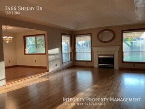 3466 Shelby Dr in Medford, OR - Building Photo - Building Photo