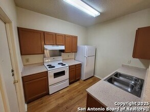 3405 Ridge Smoke in San Antonio, TX - Building Photo - Building Photo