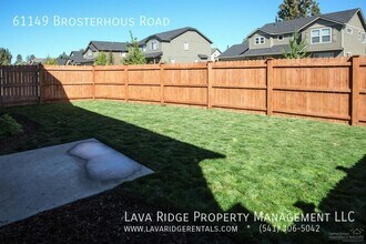 61149 Brosterhous Road in Bend, OR - Foto de edificio - Building Photo