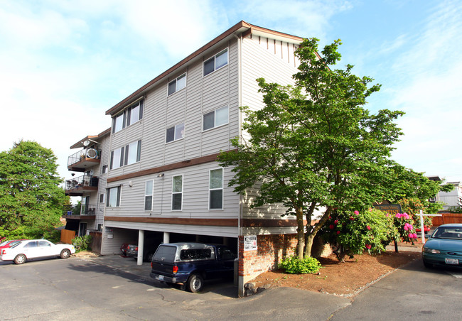 Corner House Apartments in Seattle, WA - Building Photo - Building Photo