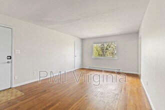 2421 Courtney Ave in Norfolk, VA - Building Photo - Building Photo