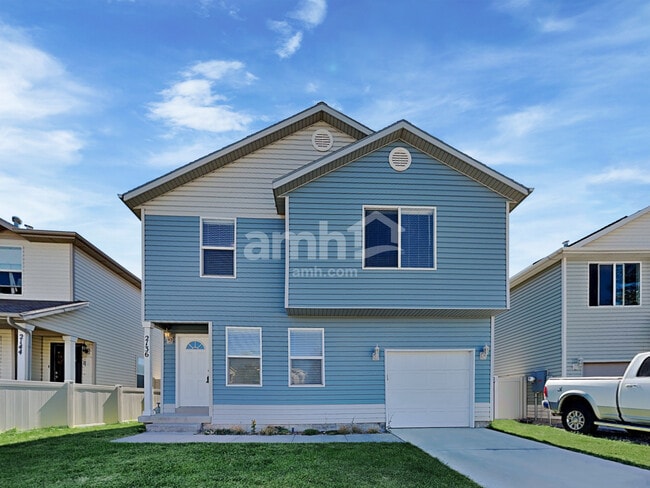 property at 2136 Summit Way