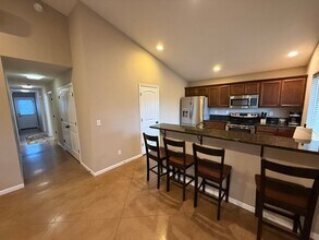 1409 Paris Rd in Columbia, MO - Foto de edificio - Building Photo