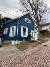 146 E State St in Athens, OH - Foto de edificio - Building Photo
