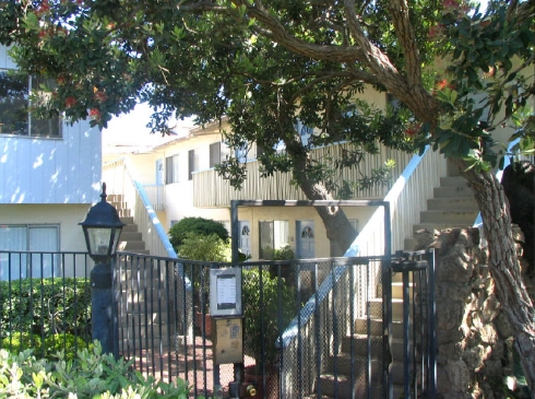 Colima Apartments in La Jolla, CA - Foto de edificio