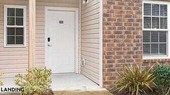 702 US-80 in Bloomingdale, GA - Building Photo