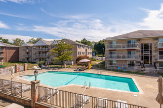 Parlmont Park Apartments in Billerica, MA - Foto de edificio - Building Photo