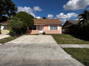 3919 Wilshire St in West Palm Beach, FL - Building Photo - Building Photo