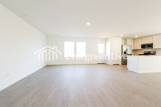 18073 Trepito Ave in New Caney, TX - Foto de edificio - Building Photo