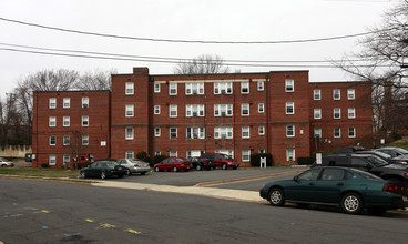 Lee Albemarle Apartments in Arlington, VA - Building Photo - Building Photo