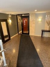 512 W Barry Ave in Chicago, IL - Building Photo - Building Photo