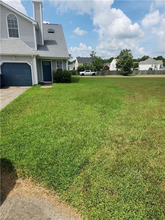 523 Catapult Ct in Suffolk, VA - Foto de edificio