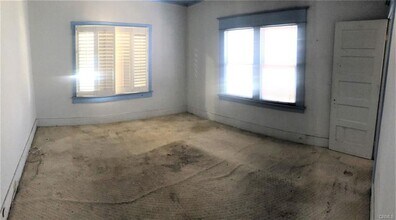 1225 W 41st St in Los Angeles, CA - Building Photo - Building Photo