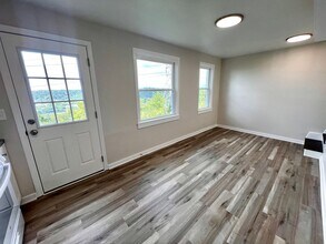 360 Hemlock Dr in Carnot-Moon, PA - Building Photo - Building Photo