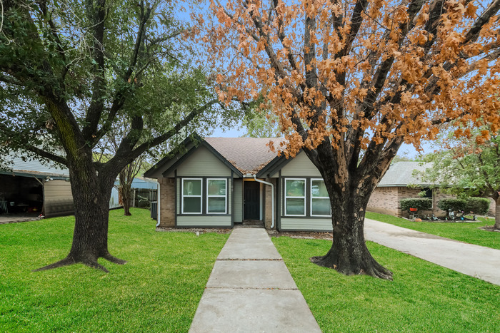 2709 Lexington St in Seagoville, TX - Building Photo