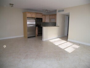 4050 NE 12th Ter, Unit 45-2 in Oakland Park, FL - Building Photo - Building Photo