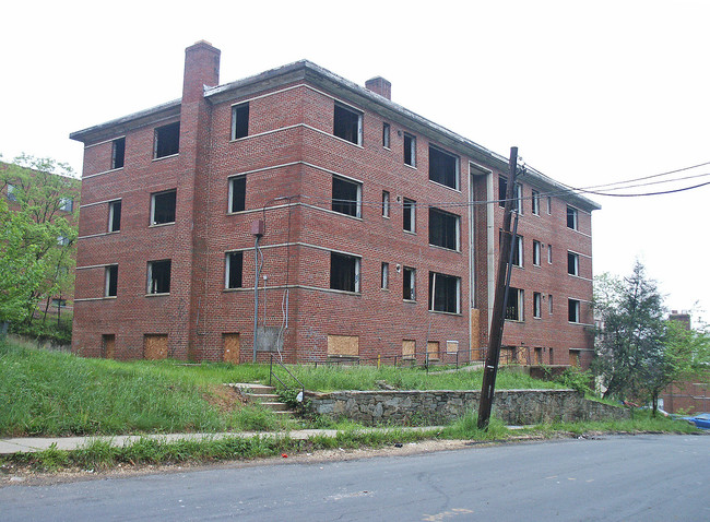 2335 Altamont Pl SE in Washington, DC - Building Photo - Building Photo