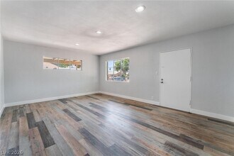 1921 E Franklin Ave in Las Vegas, NV - Building Photo - Building Photo