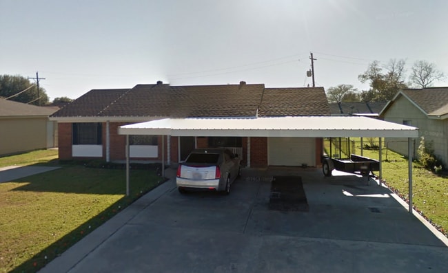 property at 616 S 2nd St