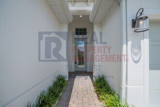 7745 Sandhill Lake Dr in Sarasota, FL - Building Photo - Building Photo