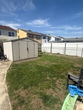 615 Beach 68th St in Queens, NY - Foto de edificio - Building Photo