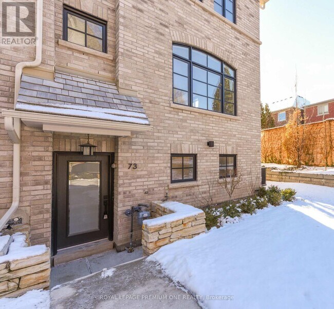 40 Lunar Cres in Mississauga, ON - Building Photo - Building Photo