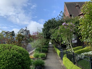 802 N Yakima Ave in Tacoma, WA - Foto de edificio - Building Photo