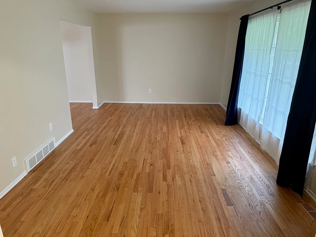 2884 E Eisenhower Pky in Ann Arbor, MI - Foto de edificio - Building Photo