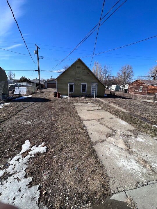 413 Yellowstone Ave in Miles City, MT - Building Photo