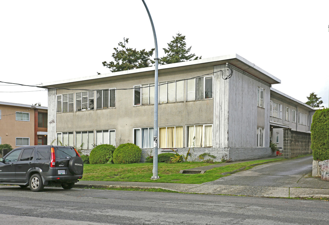 6749 Dow Av in Burnaby, BC - Building Photo