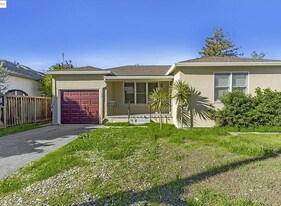 827 Chestnut St in Redwood City, CA - Building Photo