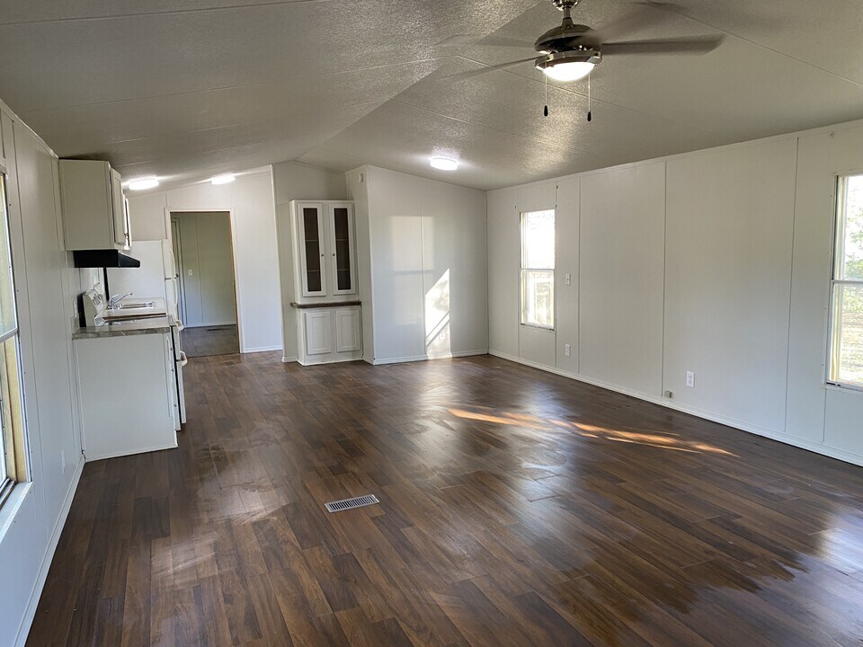 21707 Ivy St in Howe, OK - Building Photo