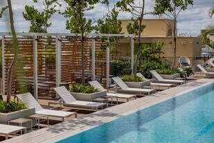 987 Queen St, Unit 503 in Honolulu, HI - Building Photo