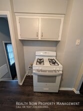 27471 Forestview Ave in Euclid, OH - Foto de edificio - Building Photo