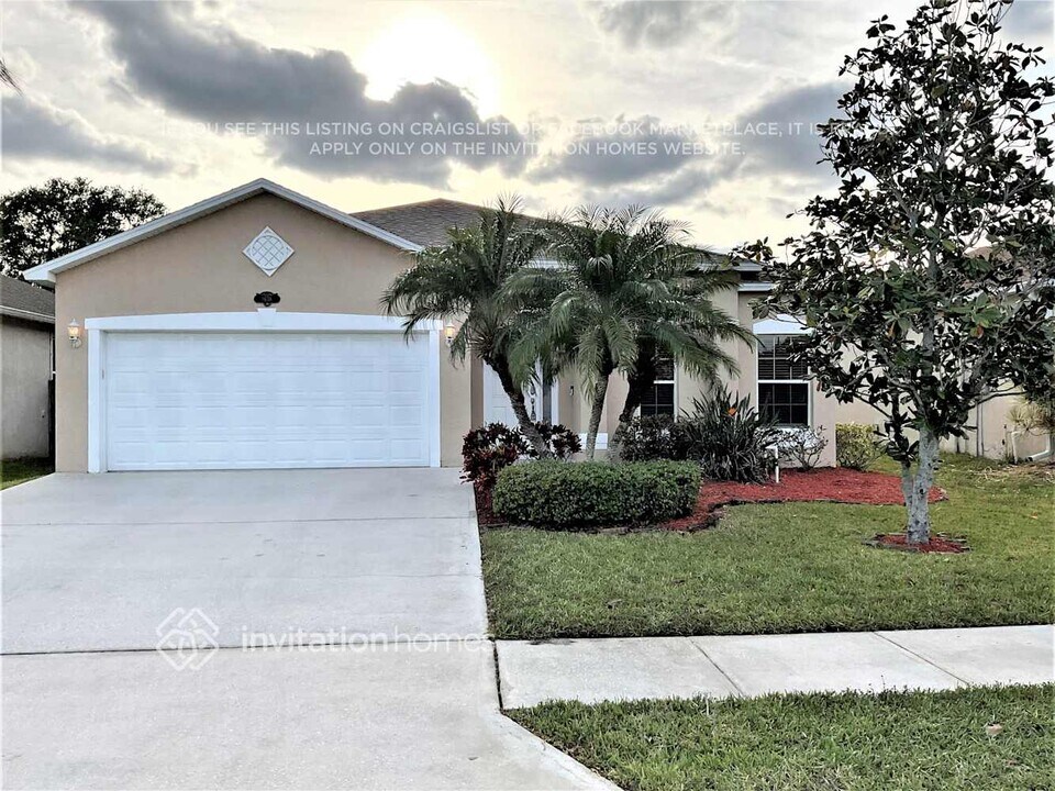 1638 Maeve Cir in West Melbourne, FL - Building Photo