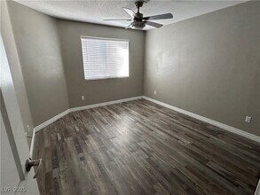 6873 Tamarus St in Las Vegas, NV - Foto de edificio - Building Photo