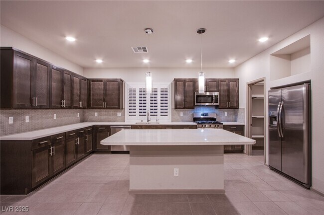 8040 Haywood Estate Ave in Las Vegas, NV - Building Photo - Building Photo