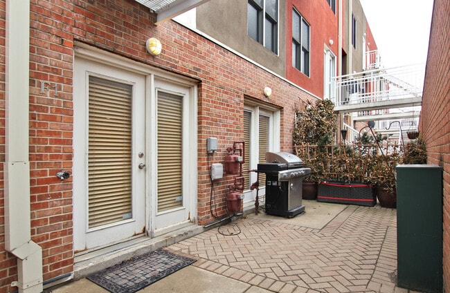 51 W 15th St, Unit F1 in Chicago, IL - Building Photo - Building Photo