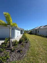 8061 Shr Lk Dr in Englewood, FL - Building Photo - Building Photo