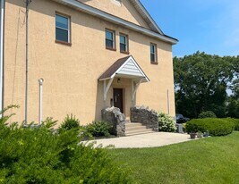 615 Summit St in King of Prussia, PA - Building Photo
