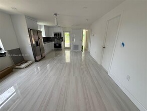 18333 SW 296th St in Homestead, FL - Foto de edificio - Building Photo