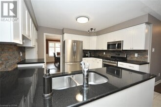 111 Masonville Cres in London, ON - Building Photo - Building Photo