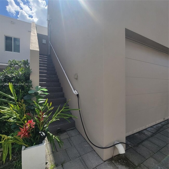 10435 NW 66th St in Doral, FL - Building Photo - Building Photo