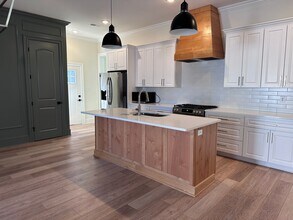 226 McCowat St in Jackson, TN - Foto de edificio - Building Photo