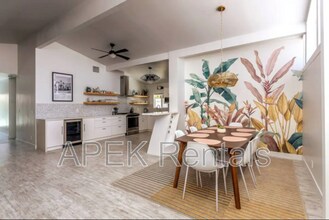 547 N Sunrise Way in Palm Springs, CA - Building Photo - Building Photo