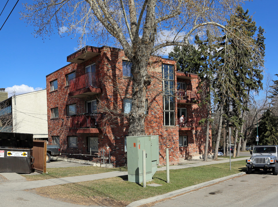 1804 19th Ave SW in Calgary, AB - Building Photo