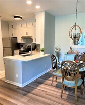 1600 Long Grove Dr in Mount Pleasant, SC - Building Photo