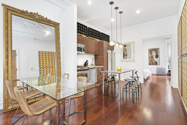 223 Hancock St in Brooklyn, NY - Building Photo - Interior Photo