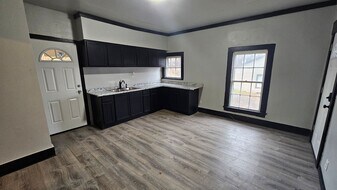 118-118.5-1185 Wood St in Ontario, OH - Building Photo