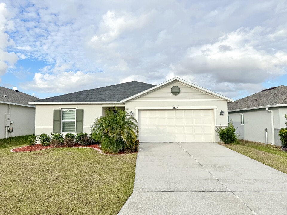 16321 Yelloweyed Dr in Clermont, FL - Building Photo